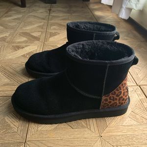 Black cheetah ugg boot